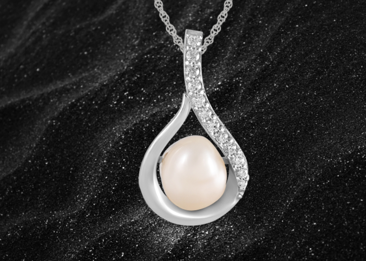 PEARL PENDANT